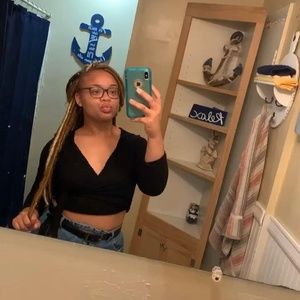 Meet your Posher, Kayla